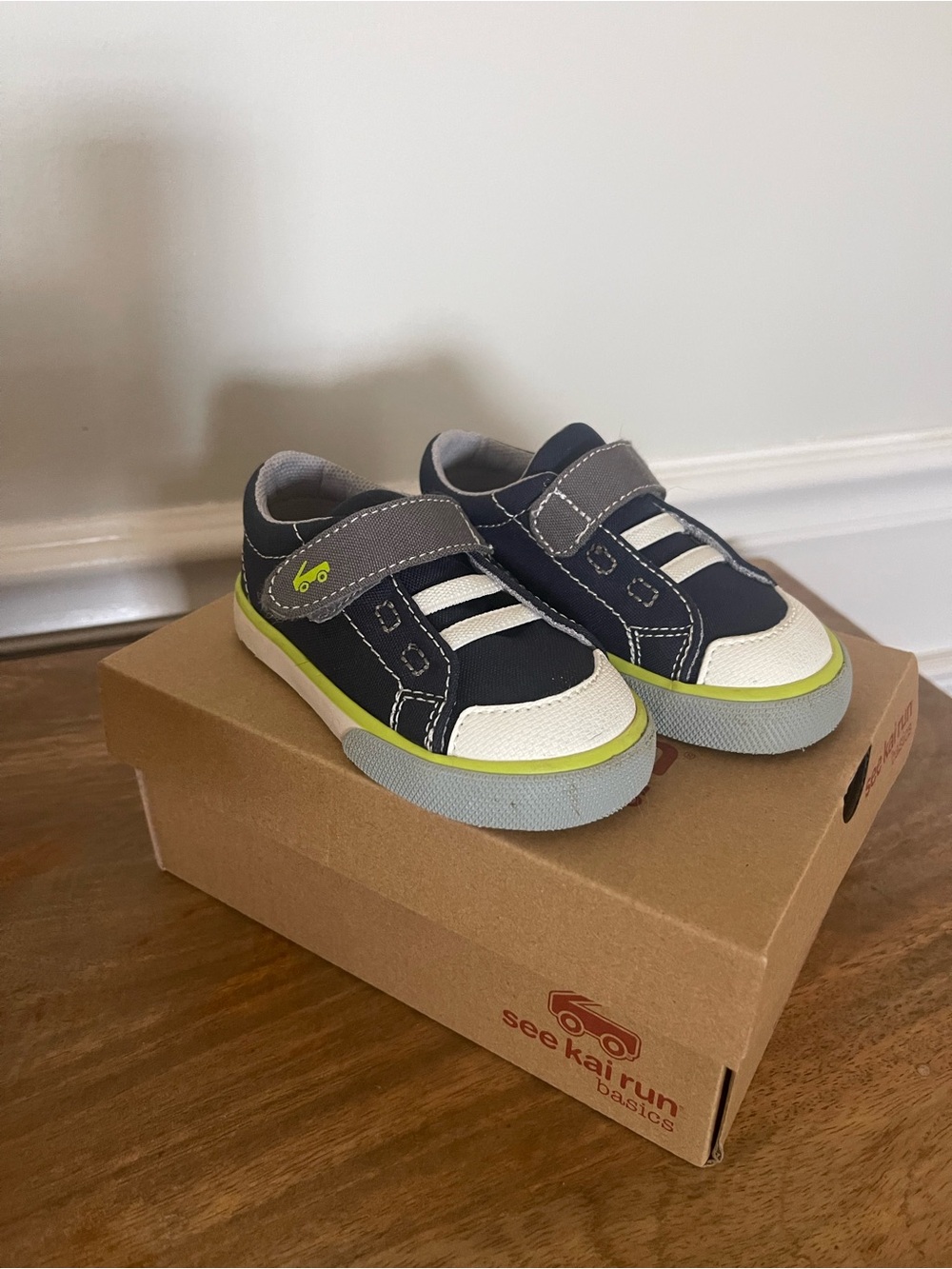 See Kai Run Alex Navy Hook-and-Loop Sneakers Toddler Size 5